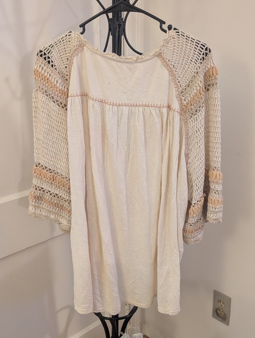 Free People Cream Crochet Sleeve Top Size Medum - Picture 3 of 3